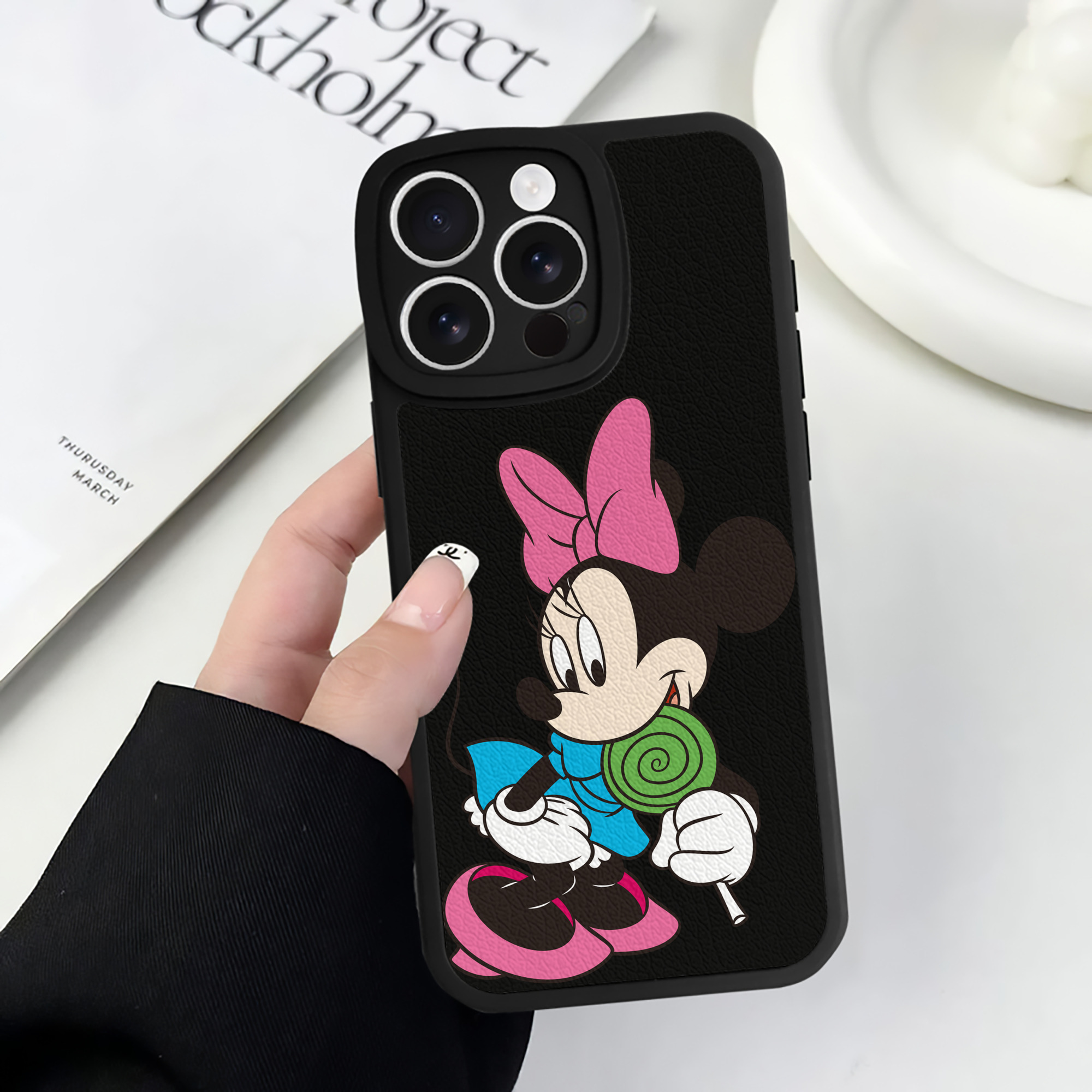 （画像用） ミッキーマウス Mickey Mouse 【iPhone 16シリーズ対応】シリコンスマホケース（レザー調） 材質：シリコン